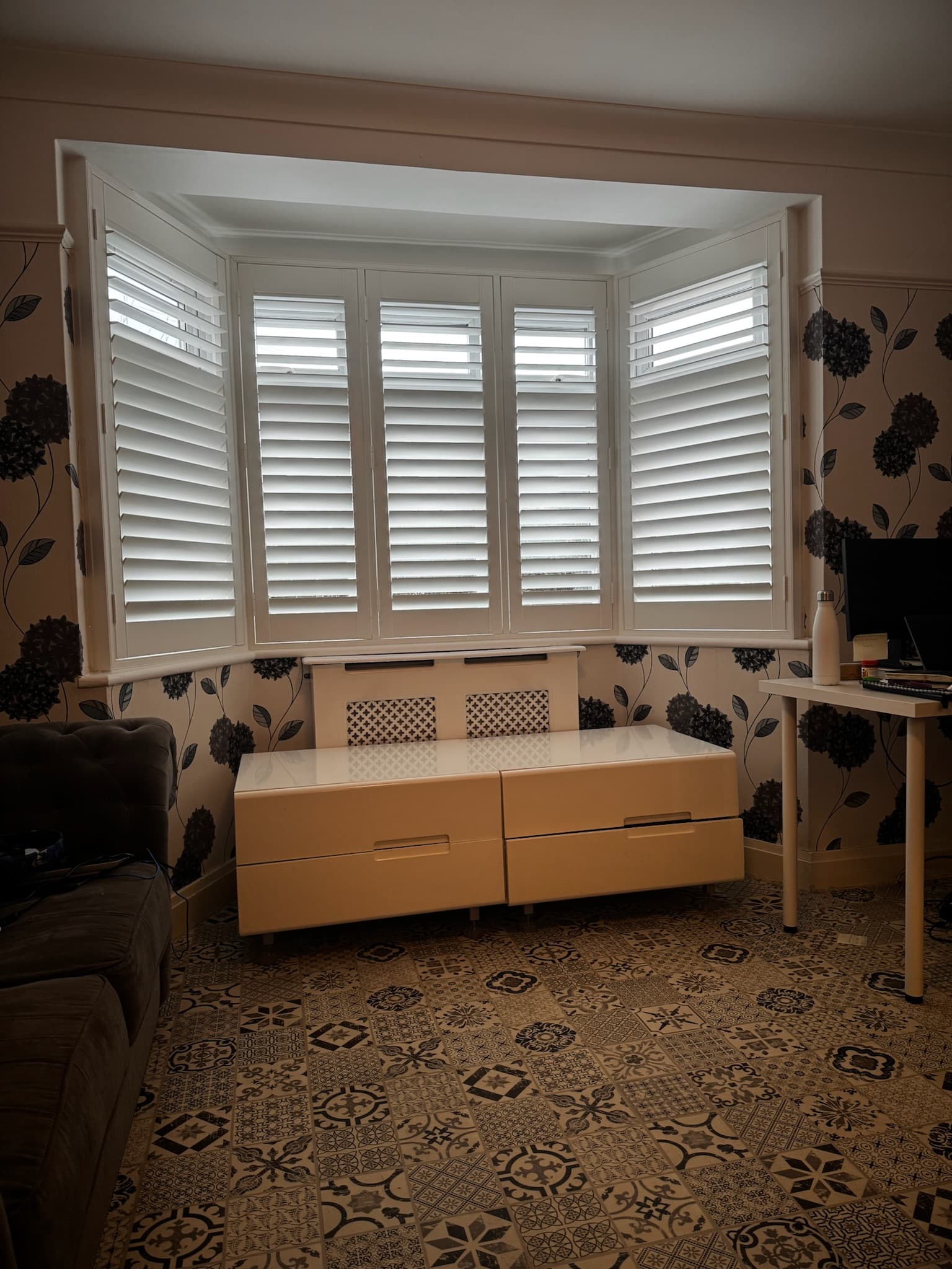 Elegant UK White Shutters: Stress-Free DIY Guide