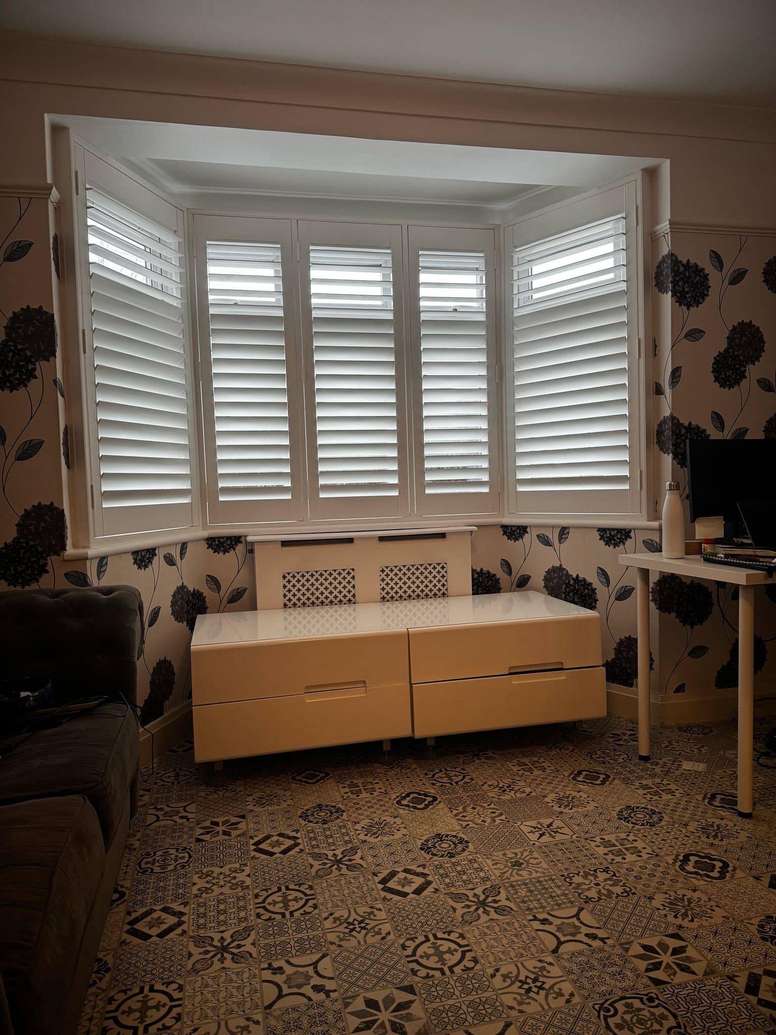 White Shutters & Heat Saving: Ultimate UK Guide