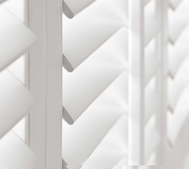 ShuttersUFIT White 64mm Louvre Close-up